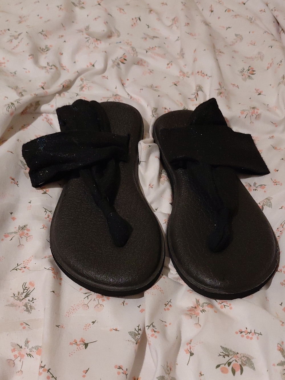 Sanuk Black Women's Bow Toe-Post Sandals